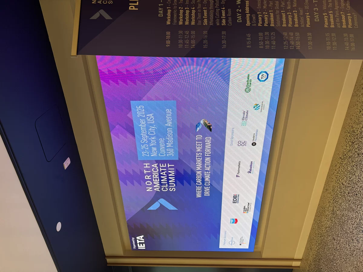 STRAATOS booth experience